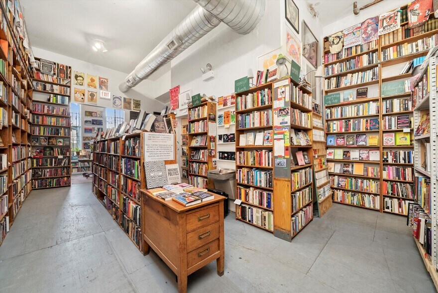 More Photos Of 1102 W 18th St., Chicago Apartments For Lease