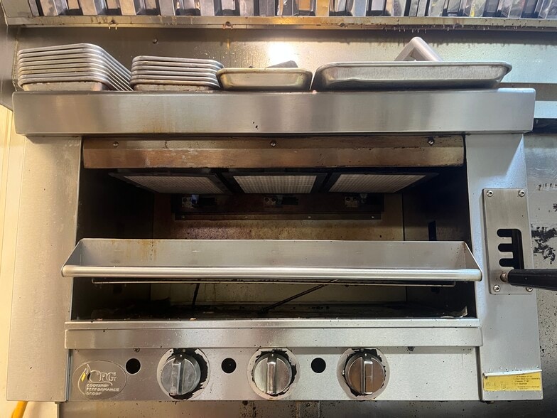 More Photos Of 139 E Walnut St, Oglesby Restaurant For Sale