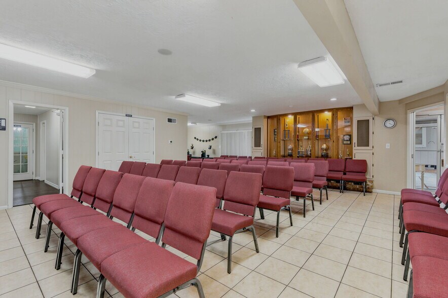 More Photos Of 3401 N Frazier St, Conroe Specialty For Sale