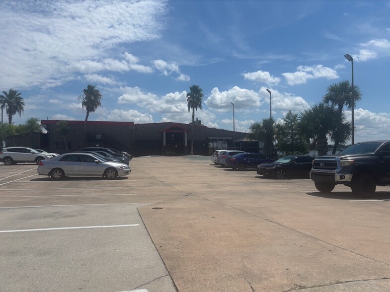 More Photos Of 5300 E Colonial Dr, Orlando Restaurant For Sale