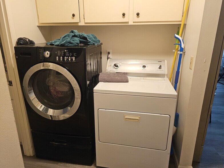 More Photos Of 702 SE 9th St, Grants Pass Apartments For Sale