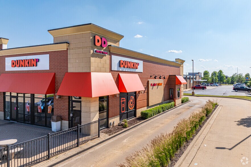 More Photos Of 7010 Burroughs Ave, Plano Freestanding For Lease