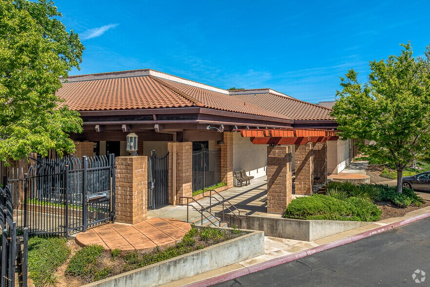 More Photos Of 2700 Fulton Ave, Sacramento Office For Sale