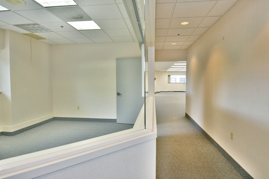 More Photos Of 108 Main Ave SW, Warren Office Residential For Lease