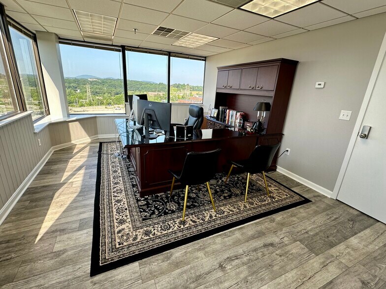 More Photos Of 1650 Elm St, Manchester Medical For Sale