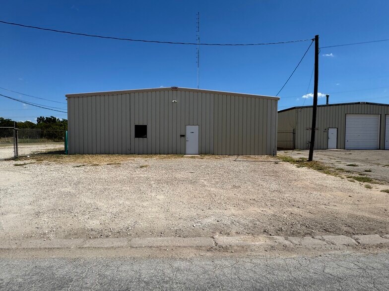 More Photos Of 2301 Oak St, Abilene Unknown For Lease