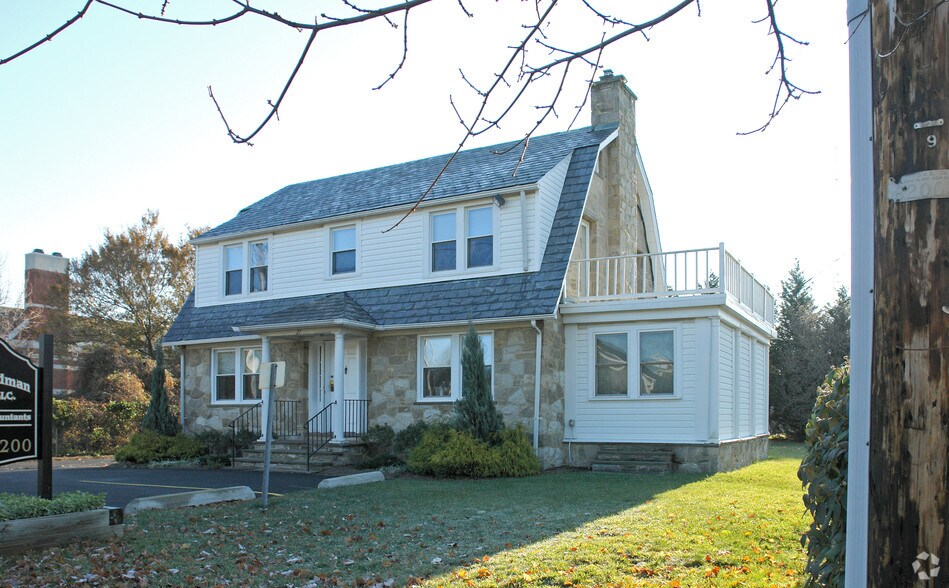 Primary Photo Of 27 Hooks Ln, Pikesville Office For Sale