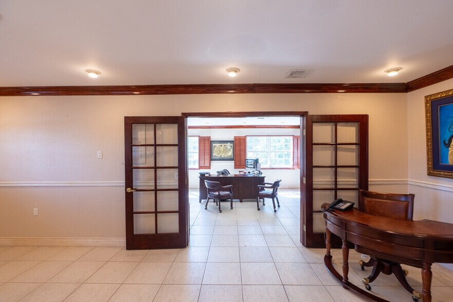 More Photos Of , Coral Gables Office For Sale