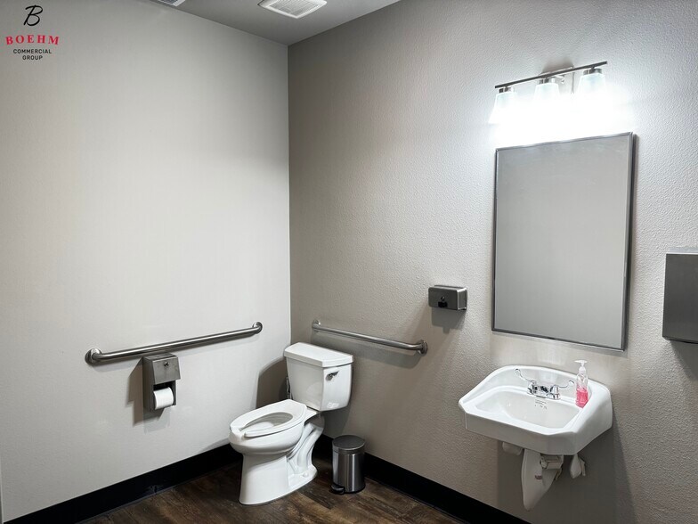 More Photos Of 12 Truss Dr, Boerne Freestanding For Lease