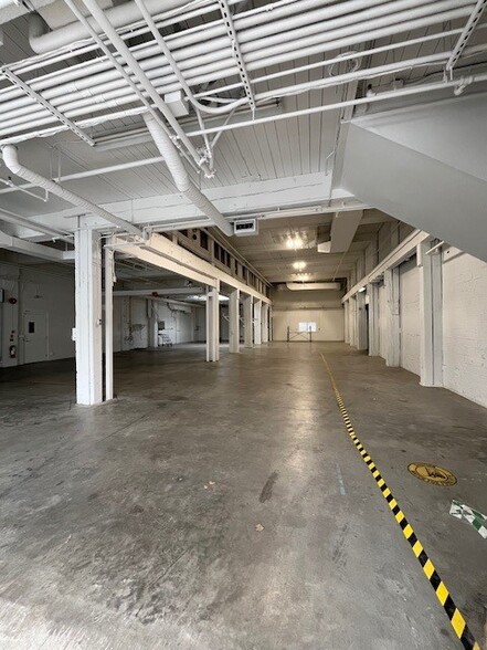 More Photos Of 369 Alexander St, Vancouver Warehouse For Lease