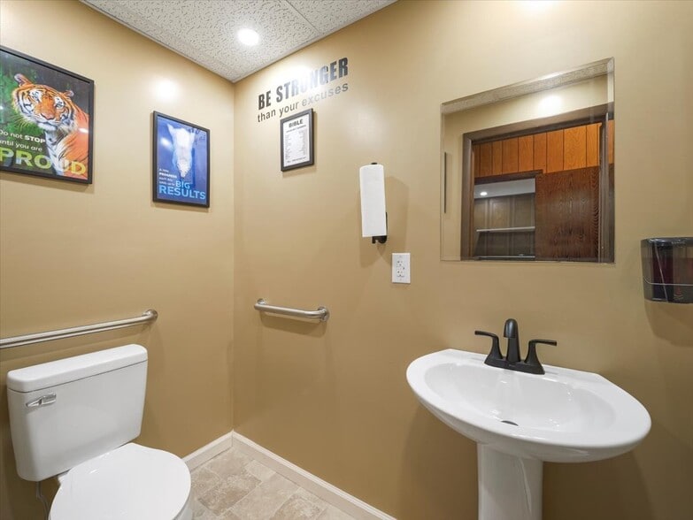 More Photos Of 128 W 3rd St, Waynesboro Freestanding For Sale