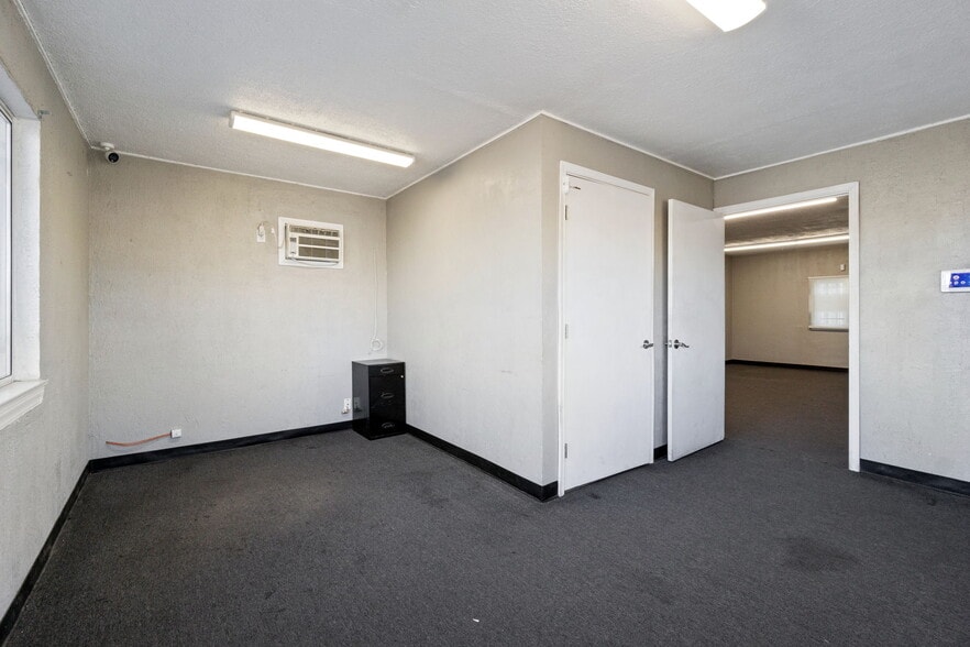 More Photos Of 344-390 N Abby St, Fresno Auto Dealership For Lease