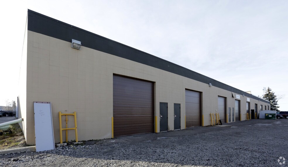More Photos Of 449-473 NW Sioux Rd, Sherwood Park Light Manufacturing For Sale
