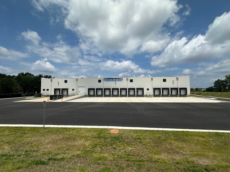 Primary Photo Of 22810 Quicksilver Dr, Sterling Distribution For Lease