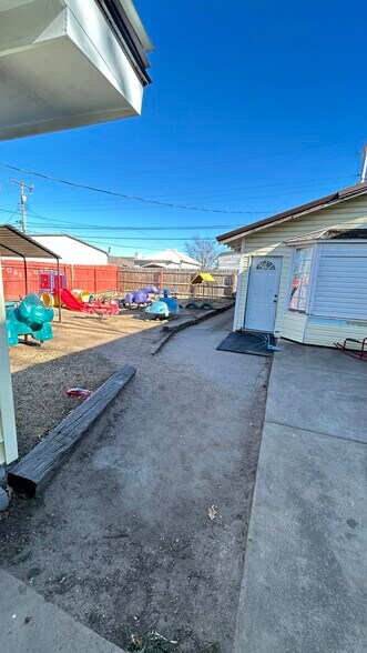 More Photos Of 110-112 SE Creek Ave, Bartlesville Daycare Center For Sale