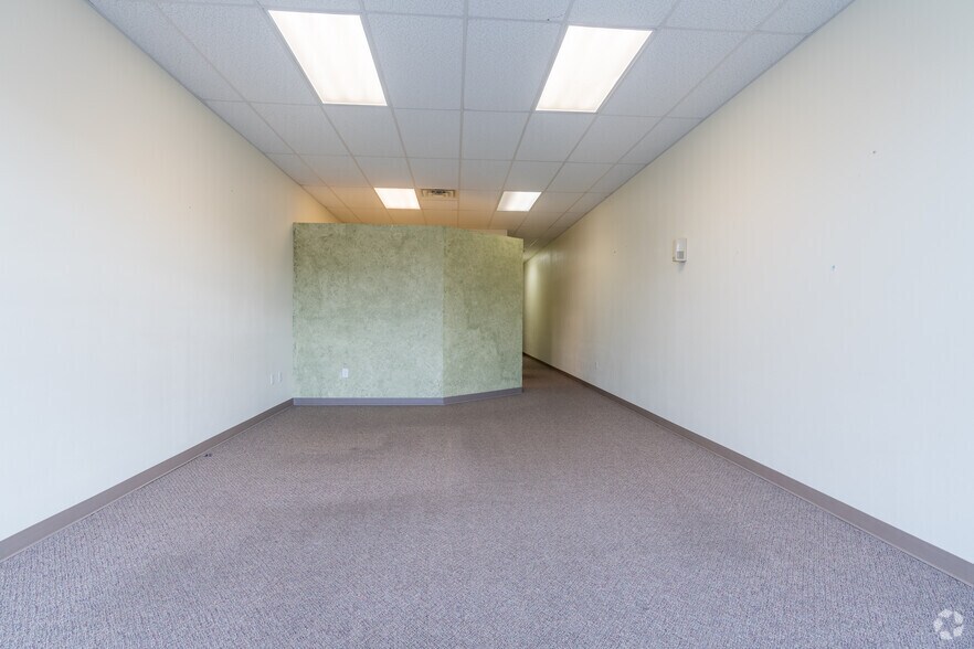 More Photos Of 1498 E Main St, Cottage Grove Storefront For Sale