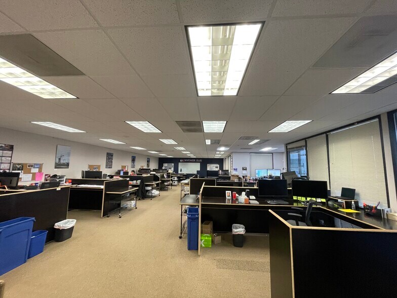 More Photos Of 7180 SW Sandburg St, Tigard Flex For Lease