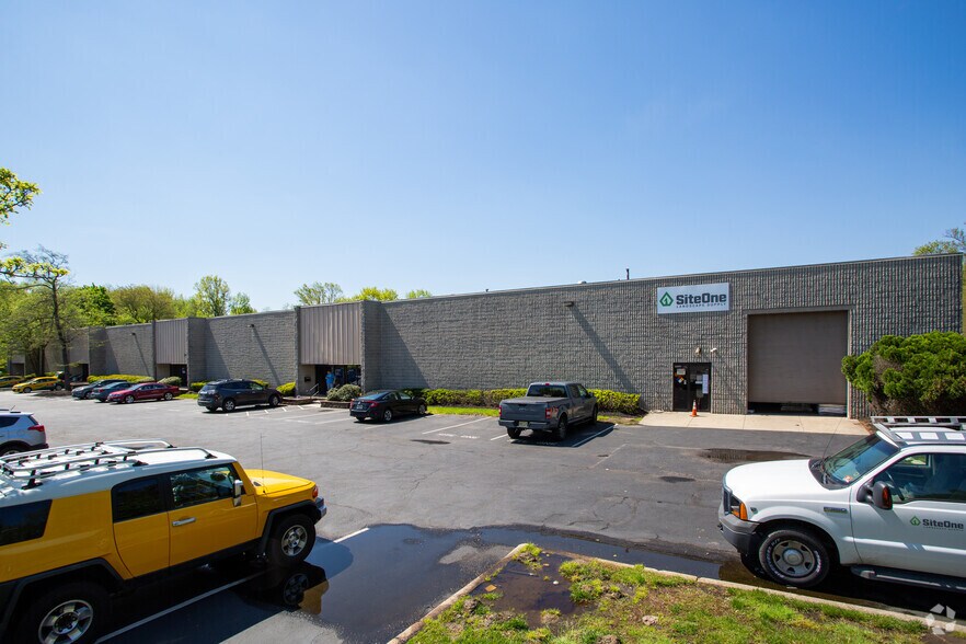 More Photos Of 1008 Astoria Blvd, Cherry Hill Light Manufacturing For Lease