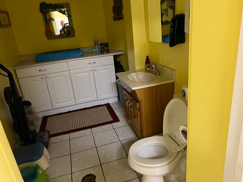 More Photos Of 236 Middlebelt Rd, Garden City Religious Facility For Lease