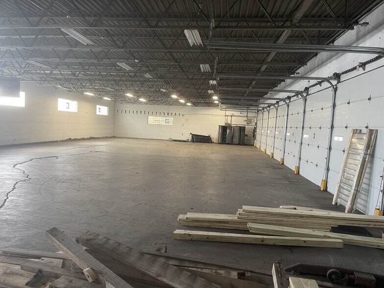 More Photos Of 6105 W Howard St, Niles Warehouse For Sale