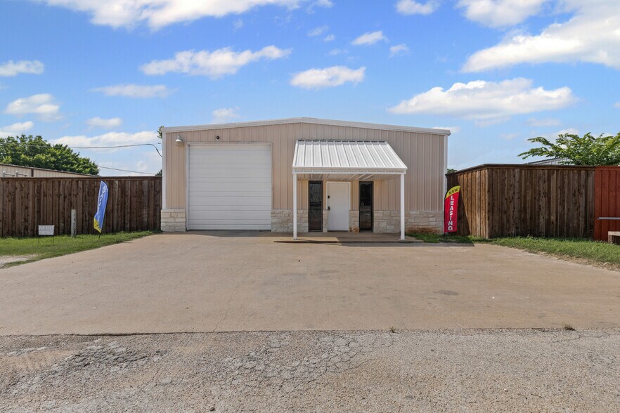 More Photos Of 4715 Turner Warnell Rd, Arlington Warehouse For Sale