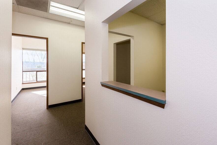 More Photos Of 2025 Wheaton Way, Bremerton Office For Sale