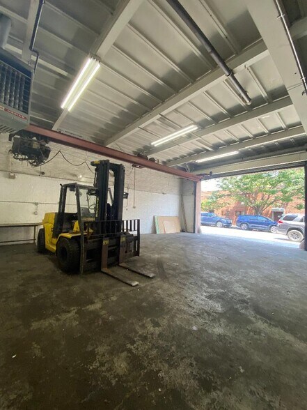 More Photos Of 72 Huntington St, Brooklyn Warehouse For Lease