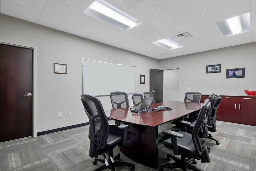 More Photos Of 2847 Bridgewood Dr, Fayetteville Office For Sale