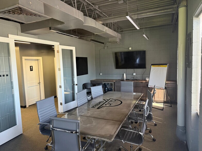 More Photos Of 3060 South Ave, Toledo Manufacturing For Lease
