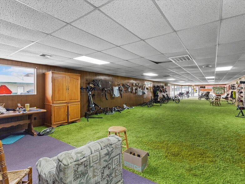 More Photos Of 100 E Broadway St, Lexington Storefront For Sale