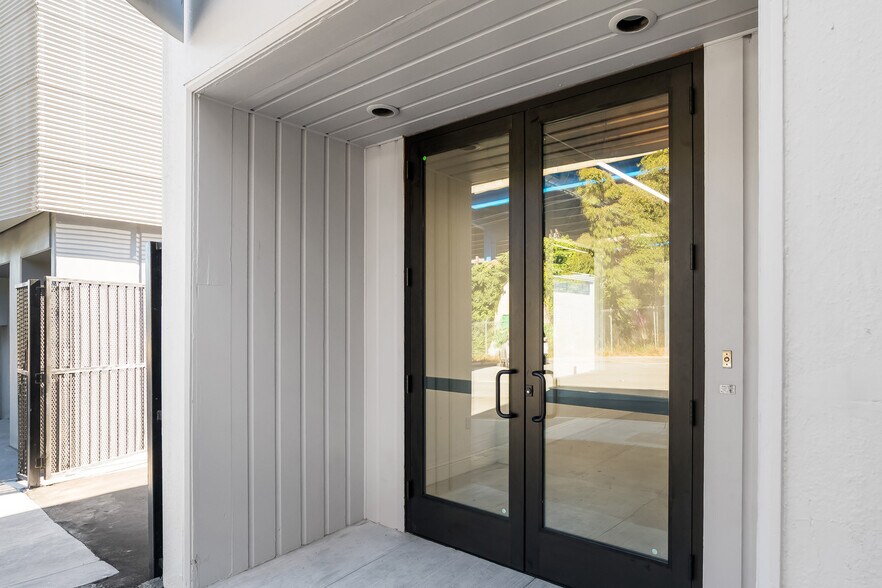 More Photos Of 343-345 Vermont St, San Francisco Light Distribution For Sale