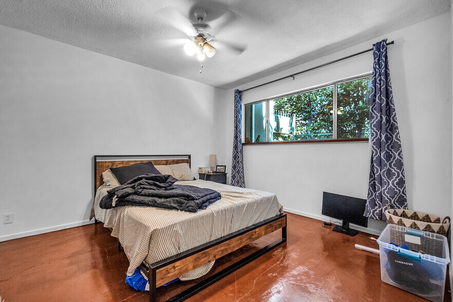 More Photos Of 614 6th Ave, Venice Apartments For Sale