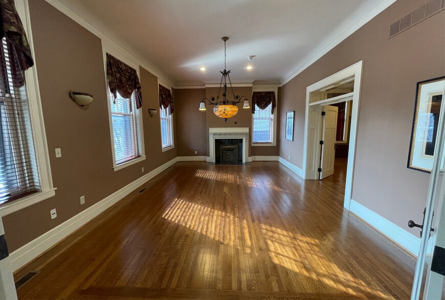 More Photos Of 211 Garrard St, Covington Loft Creative Space For Sale