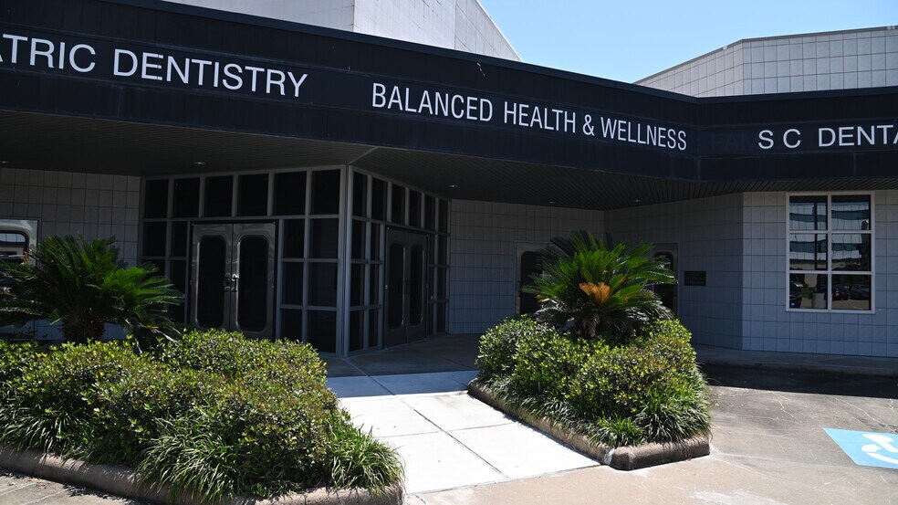 More Photos Of 16125 Cairnway Dr, Houston Medical For Lease