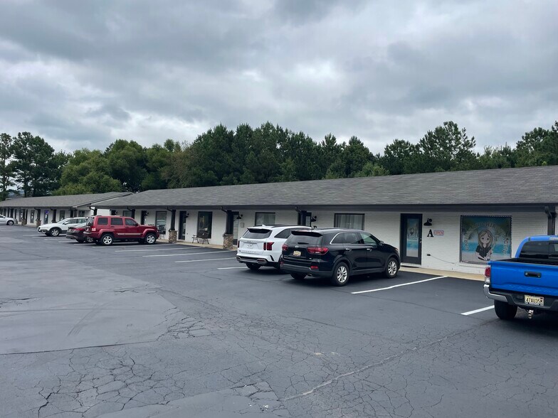 More Photos Of 6983-7009 Wall Triana Hwy, Madison General Retail For Sale