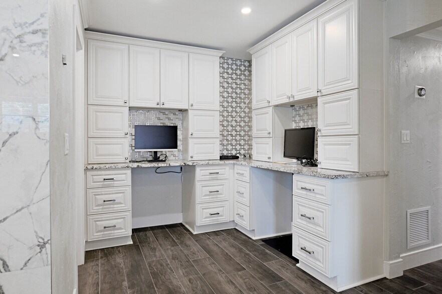 More Photos Of 1701-1709 Rogero Rd, Jacksonville Office Residential For Sale