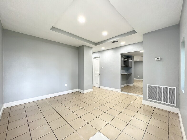 More Photos Of 1906 Murdock Blvd, Orlando Office For Lease