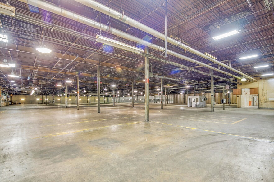 More Photos Of 3036 Gillespie St, Fayetteville Manufacturing For Lease