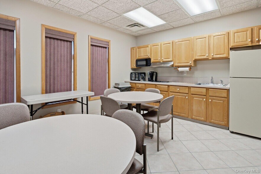 More Photos Of 225 Howell Ave, Riverhead Office For Sale
