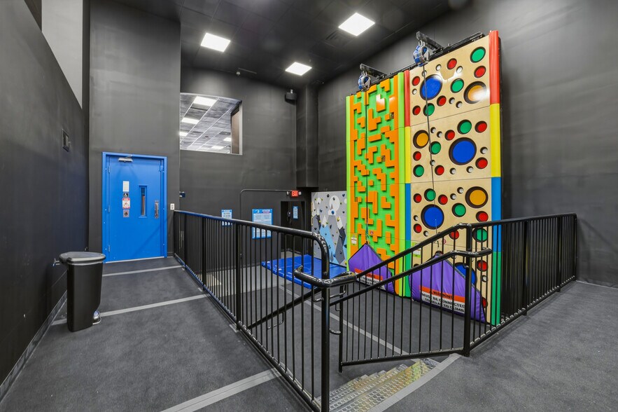 More Photos Of 1199 Silas Deane Hwy, Wethersfield General Retail For Lease