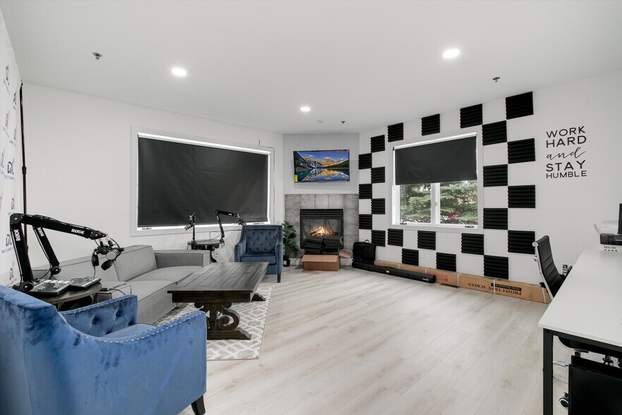 More Photos Of 42 Garden Ctr, Broomfield Office For Lease