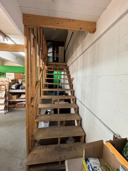 More Photos Of 17514 Bothell Way NE, Bothell Warehouse For Lease