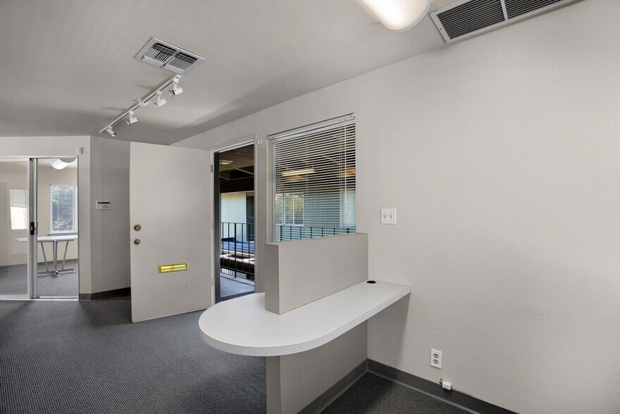 More Photos Of 3000 Cleveland Ave, Santa Rosa Office For Sale