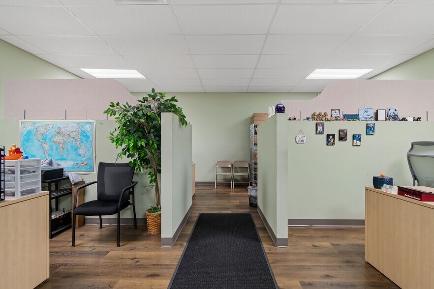 More Photos Of 1760-1770 Calumet St, Clearwater Warehouse For Lease