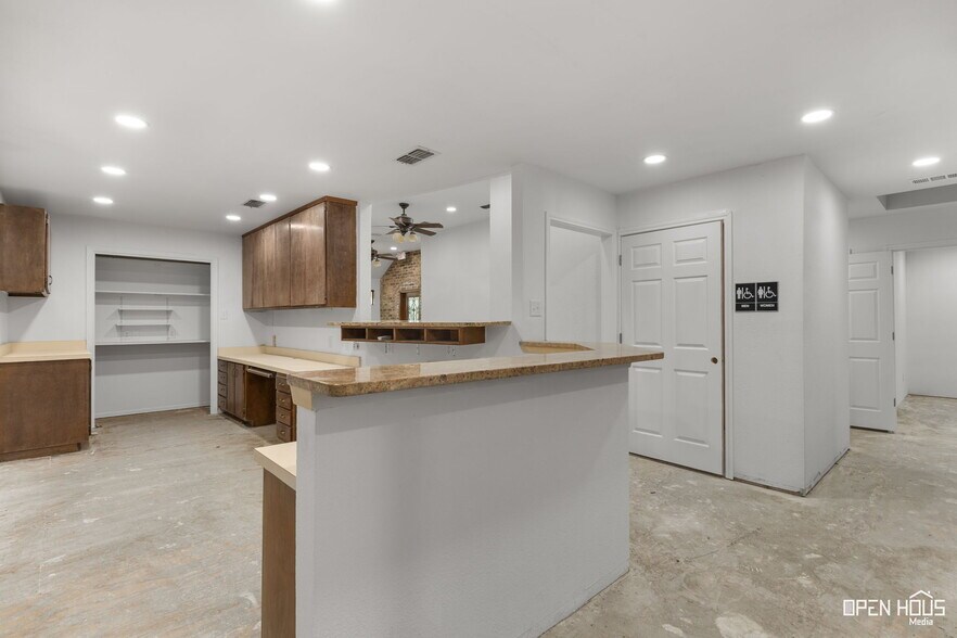 More Photos Of 1317 East St, Graham Medical For Sale