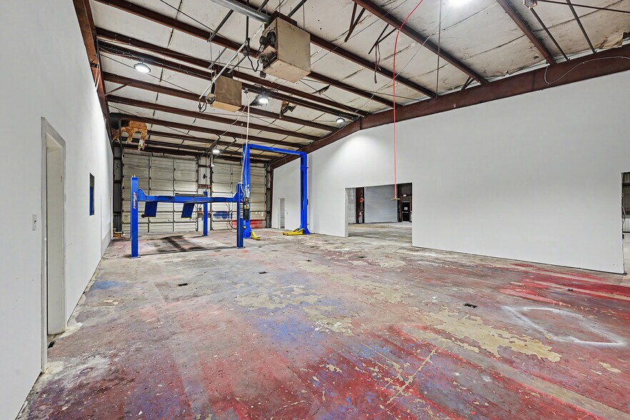 More Photos Of 4201 Langley Rd, Houston Warehouse For Lease