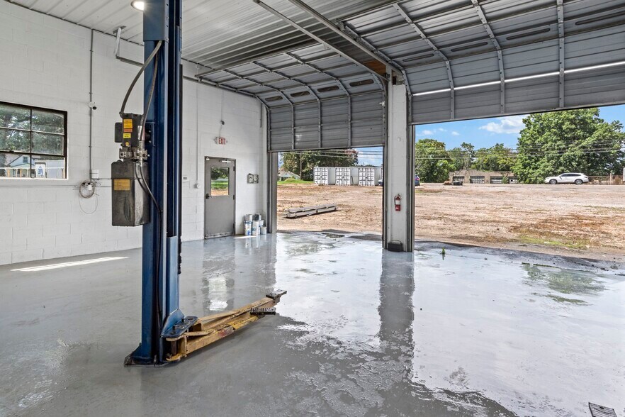 More Photos Of 1417 W Main St, Yadkinville Industrial For Sale