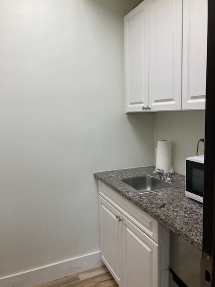 More Photos Of 5523 W Cypress St, Tampa Office For Sale