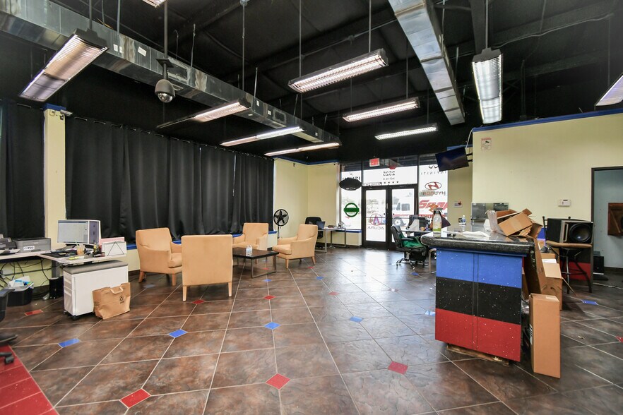 More Photos Of 2525 Westhollow Dr, Houston Auto Repair For Sale