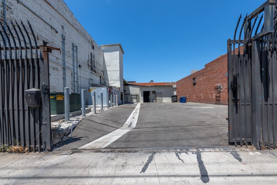 More Photos Of 197 E Jefferson Blvd, Los Angeles Warehouse For Sale